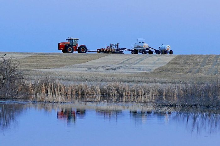 Robin Booker @ CDNag From hwy16 cruise to the farm in Roblin #plant14 @The Western Producer contest bit.ly/1iUEOHm #westcdnag #cdnag