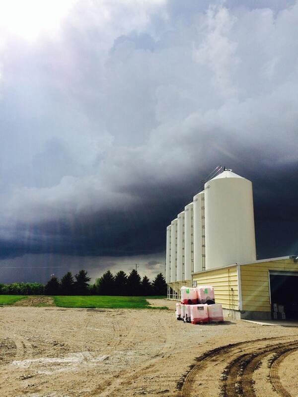 Evan Peterson @peterson_evan 5m Here is a pretty neat photo of a thunder shower moving in a couple days ago. @ CDNag #westcdnag
