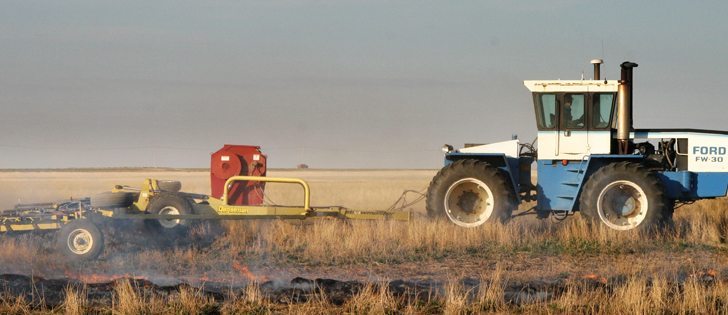 A 2011 field survey found many farmers in southeastern Saskatchewan seeded late in the season by broadcast and harrow.  |  File photo