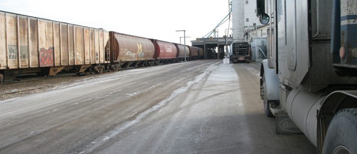 With fewer than eight weeks remaining before the beginning of the 2012-13 crop year, the CWB has concluded grain handling agreements with only two companies, Cargill and the South West Terminal near Gull Lake, Sask.  |  File photo