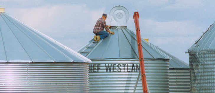 Whether it’s a flat bottomed grain bin on wood, steel, asphalt or concrete, or a hopper bottomed unit, ensure it is thoroughly cleaned before loading this year’s crop.  |  File photo