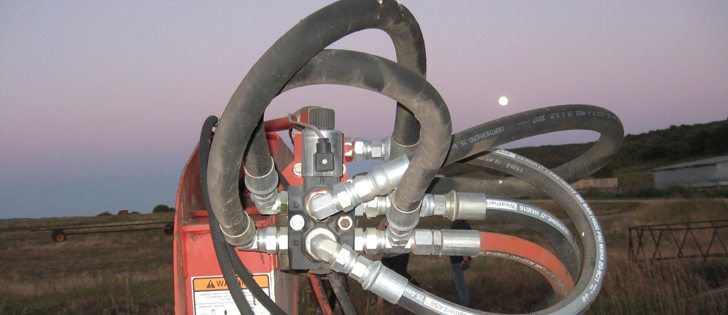 The QVB hydraulic reverser is designed for pull-type haybines and sells for $1,550. |  Duane Bartok photo