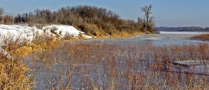  Lake Friendly is developing a designation-certification program for farmers who adopt practices that preserve water quality, to help in the public relations battle over agriculture runoff. Image of the South Saskatchewan River, November, 2013. | Robin Booker photo
