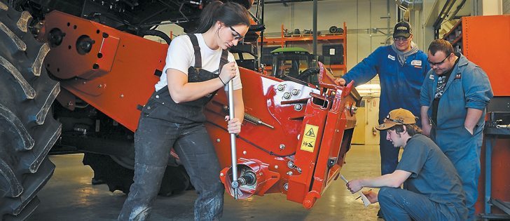 Katelyn Duncan, 24, turns over the feeder chain during class in the agricultural machinery technician course at the Saskatchewan Institute of Applied Science and Technology’s Kelsey Campus in Saskatoon, Feb. 4.  |  William DeKay photo