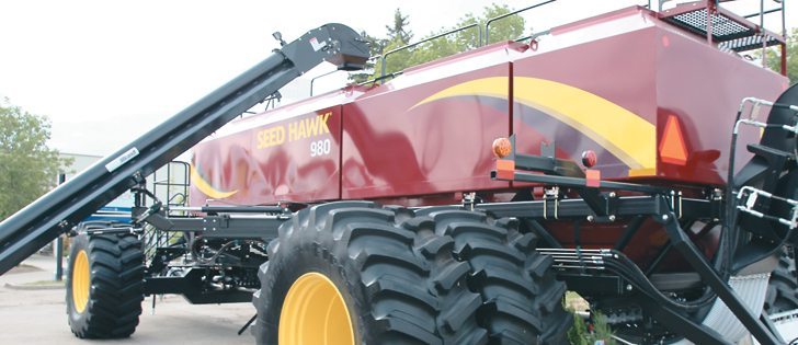 The largest of Seed Hawk’s carts will handle up to 980 bushels, with four products, including a new 40 bu. tank for canola or inoculant. The company offers the carts from 500 bushels.  |  Michael Raine photo