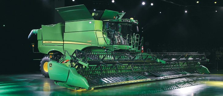 Along with the 45 foot flex header,  John Deere made several modifications that were aimed at small grains producers, benefiting western Canadian farmers and souther rice growers.  |  Michael Raine photo