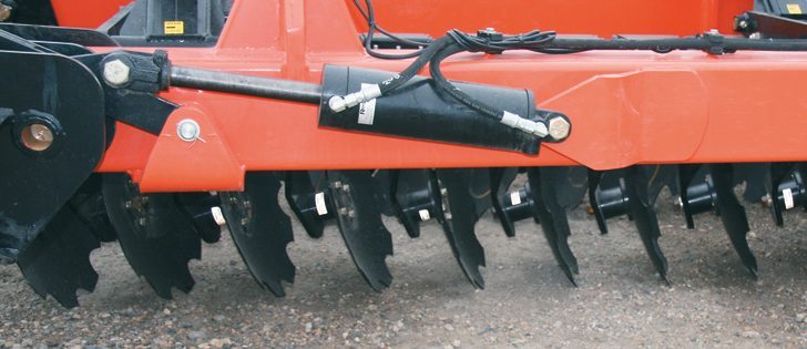The radical 16 degree disc angle of the One-Till is the most aggressive on the market, according to Rite Way U.S. manager Dan Wehrs.  |  Ron Lyseng photo