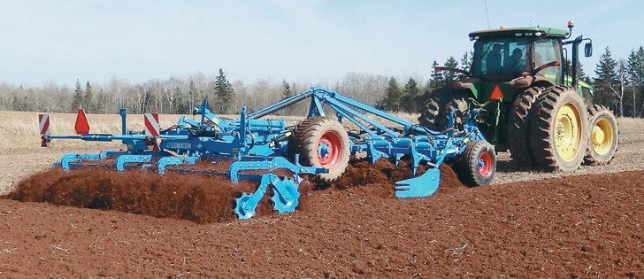 The quick change working tools allow the Karat 9 to quickly go from heavy tillage to soil consolidation and seedbed finishing.  |  Ron Lyseng photo