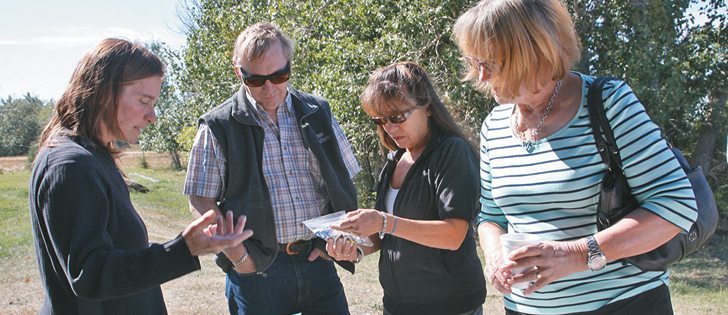 Jo-Anne Middleton of Midmore Farms shows visitors the different crops they grow on their organic farm. The visitors are James and Bonnie Braybrook and Inga Hirschfeld, of Edmonton. | Mary MacArthur photo