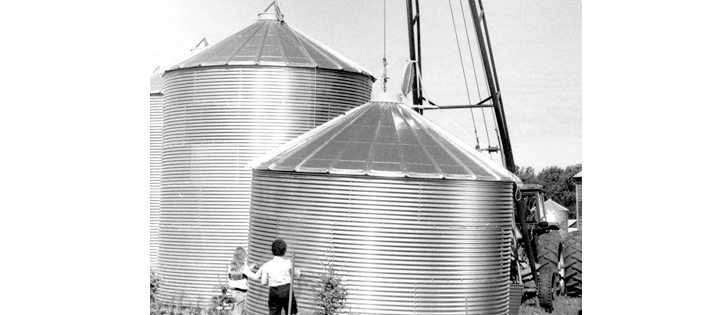 A grain bin was raised on an unknown farm in September of 1982.
|  File photo