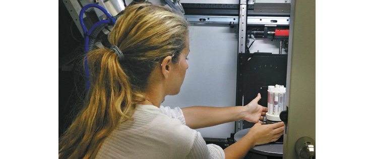 The latest generation of soil CAT scan equipment, shown here at Richard Heck’s Brazilian lab, can produce a high resolution image in 15 to 20 minutes.  |  Richard Heck photo