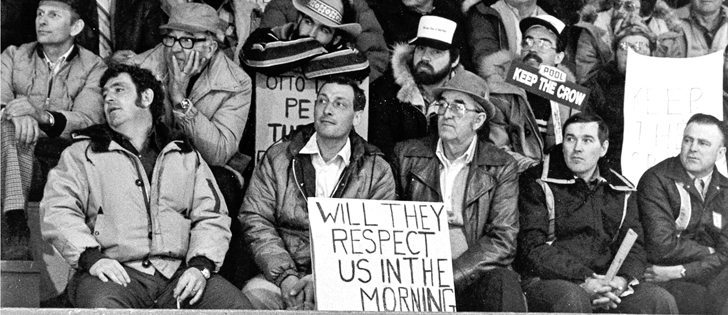 Angry farmers met in Delisle, Sask., in March 1982 to hear federal transportation minister Jean-Luc Pepin explain why the Liberal government was changing the Crowsnest Pass Freight Rate. It doesn’t look like they were buying what he had to say.  |  File photo