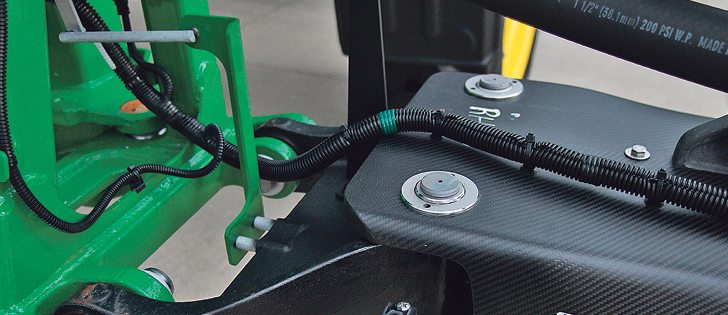Jason Beuligmann of Deere debuted the new carbon fibre booms at the company’s Des Moines Works in Iowa last month. Carbon fibre reduces weight and adds flexibility to booms 120 feet 
and wider.
|  Michael Raine photo