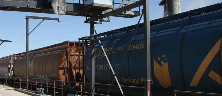 A proposal that would require producer car loading facilities and feed mills to be licensed by the Canadian Grain Commission has been put on the backburner for the time being. | File photo