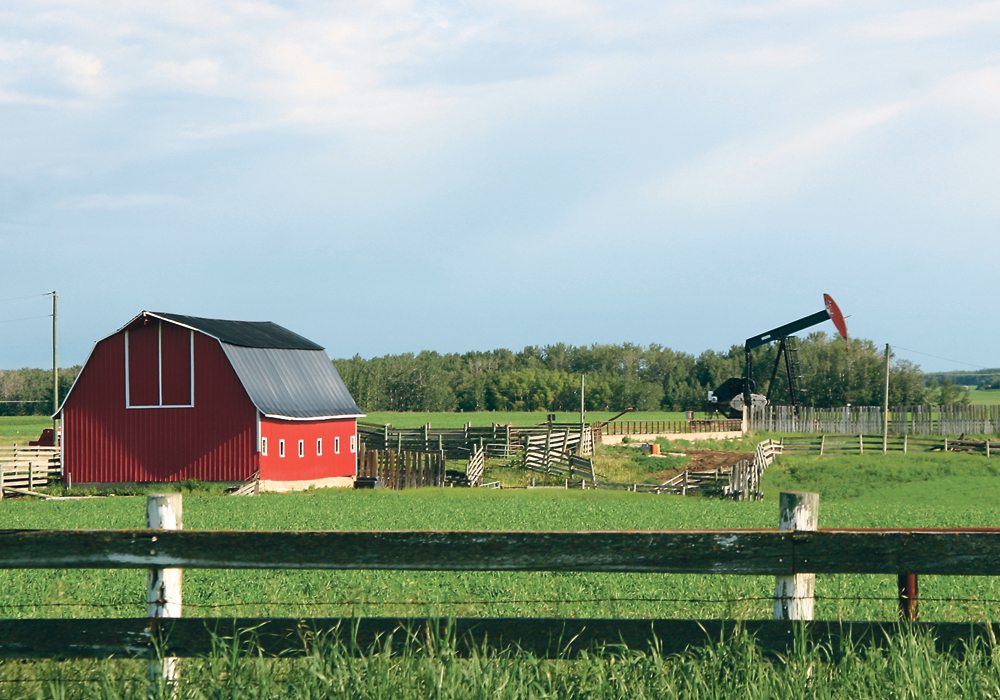 Producers recommend cultivating a contact with the oil company to make it easier to address problems.  |  File photo