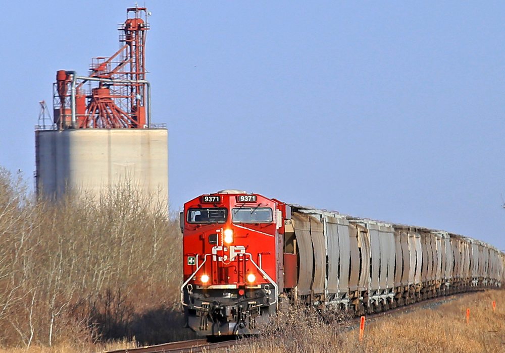 The Teamsters Canada Rail Conference (TCRC) and the International Brotherhood of Electrical Workers (IBEW) are urging their members, which include roughly 3,000 engineers and conductors as well as 3,600 signal maintenance workers, to reject the final offer. | File photo