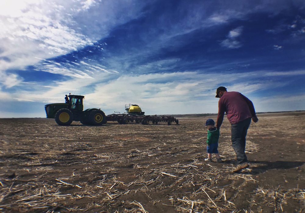 Farmers in Saskatchewan are starting to make some headway seeding this year's crop. | Twitter/@lesleyraekelly photo
