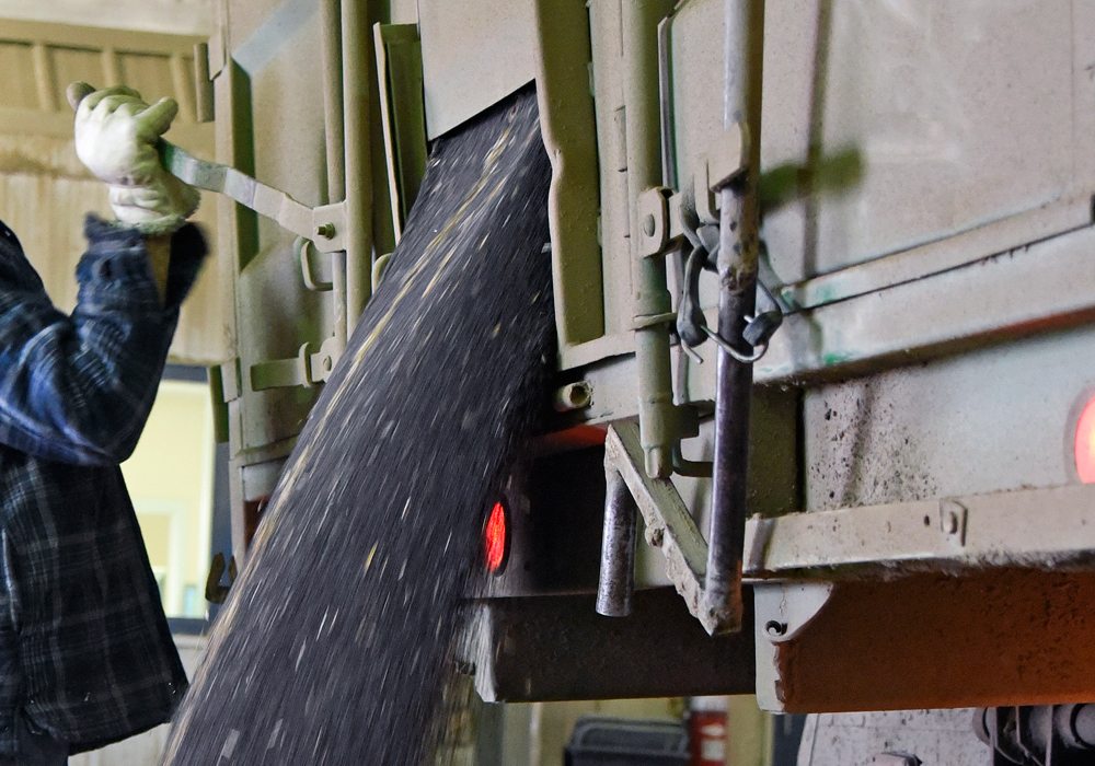 Statistics Canada pegged canola supplies in the country as of March 31, 2018, at 9.1 million tonnes, which was the second-largest on record for that time of year and about 1.1 million tonnes above the stocks-on-hand at the same point in 2017. | File photo