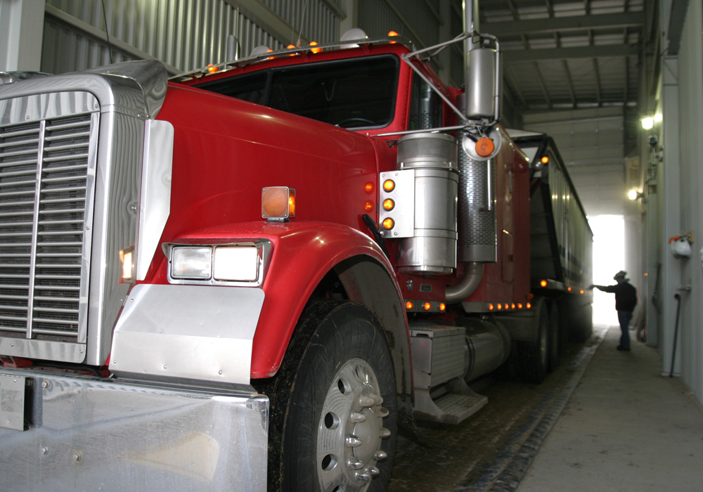 More producer groups are now urging the Alberta government to hit pause on implementing mandatory training for new Class 1 and 2 trucker licenses. | File photo
