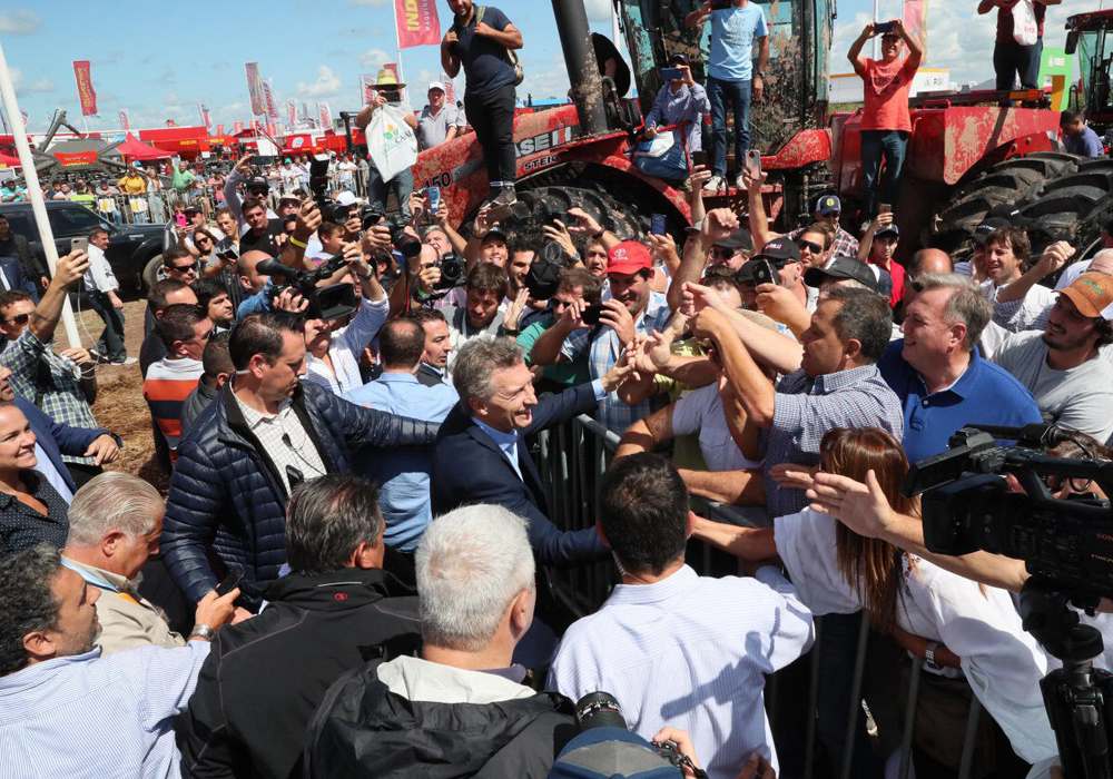 The powerful farming sector is now cooling on the center-right president, frustrated by revived export tariffs and sky-high borrowing rates that have bruised smaller farmers, a concern for Macri ahead of national elections later in the year. | Twitter/@mauriciomacri photo