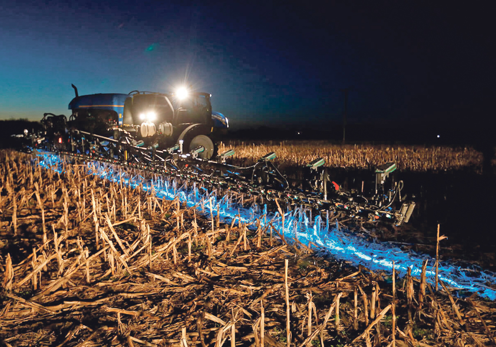 The sensors put out an illumination of a specific wavelength. Leaves containing chlorophyll convert to a different wavelength, which is detected by the sensors.  |  WEED-IT photo