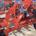The Horsch Transformer VF is a three-point hitch-mounted tool bar that has hydraulic cylinders that move the entire frame laterally to keep ground engagement tools between the rows. The frame the ground engagement tools are mounted to, in this case hoeing tools, is designed to provide operators the ability to easily move the frames to fit their row spacing. The Horsch Transformer VF can accommodate row widths from 25 to 90 centimetres. | Robin Booker photo