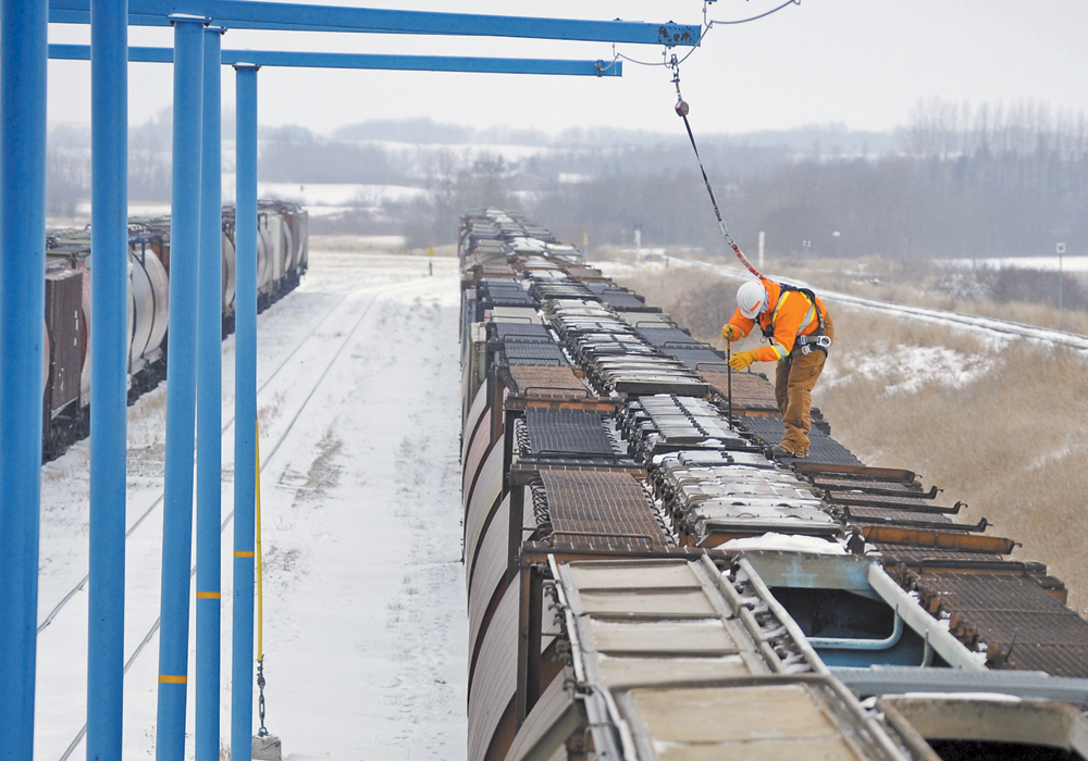 Canadian National Railway Co lost capacity equivalent to 10,000 carloads or 1 million tonnes of grain exports in February due to rail blockades by protesters opposed to a pipeline project, Chief Executive Jean-Jacques Ruest said on Tuesday. | File photo