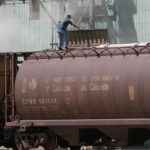Canadian National Railway reported Oct. 5 that it shipped 7.76 million tonnes of grain by rail, and Canadian Pacific Railway said Oct. 2 that it moved 7.72 million tonnes.
| File photo