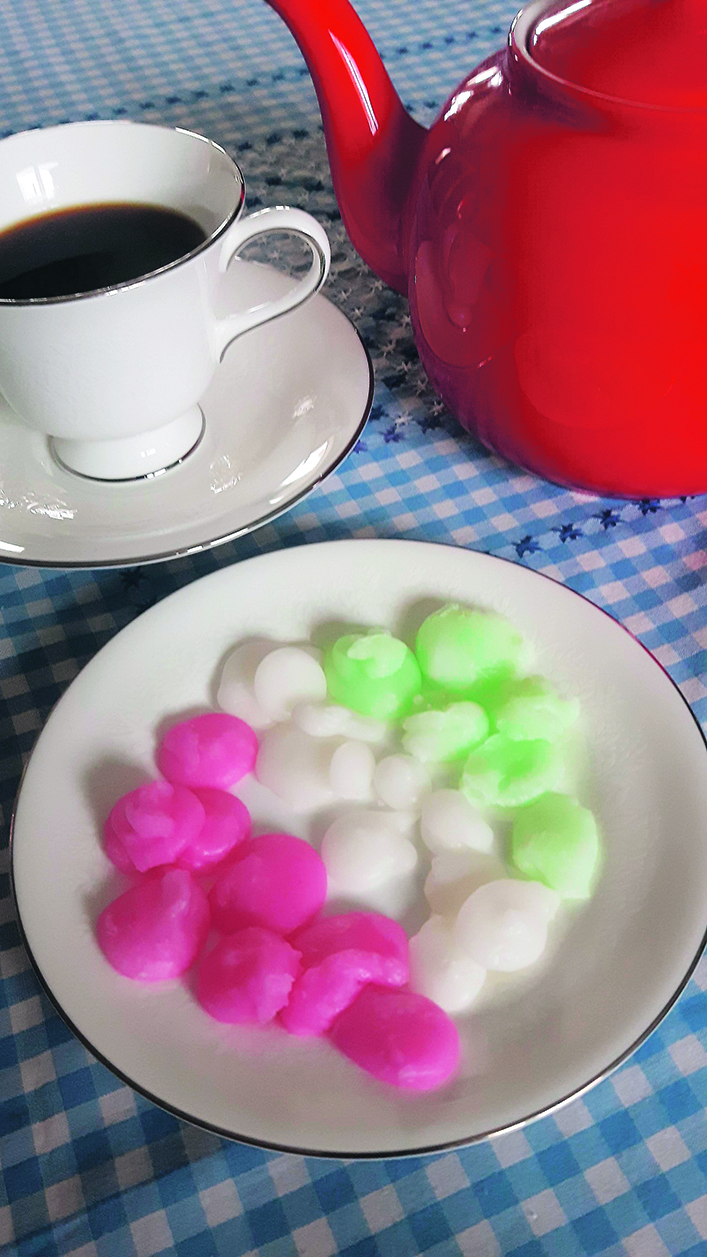 These after dinner mints are so pretty that couldn’t possibly have any calories, could they?  | Sheri Hathaway photo