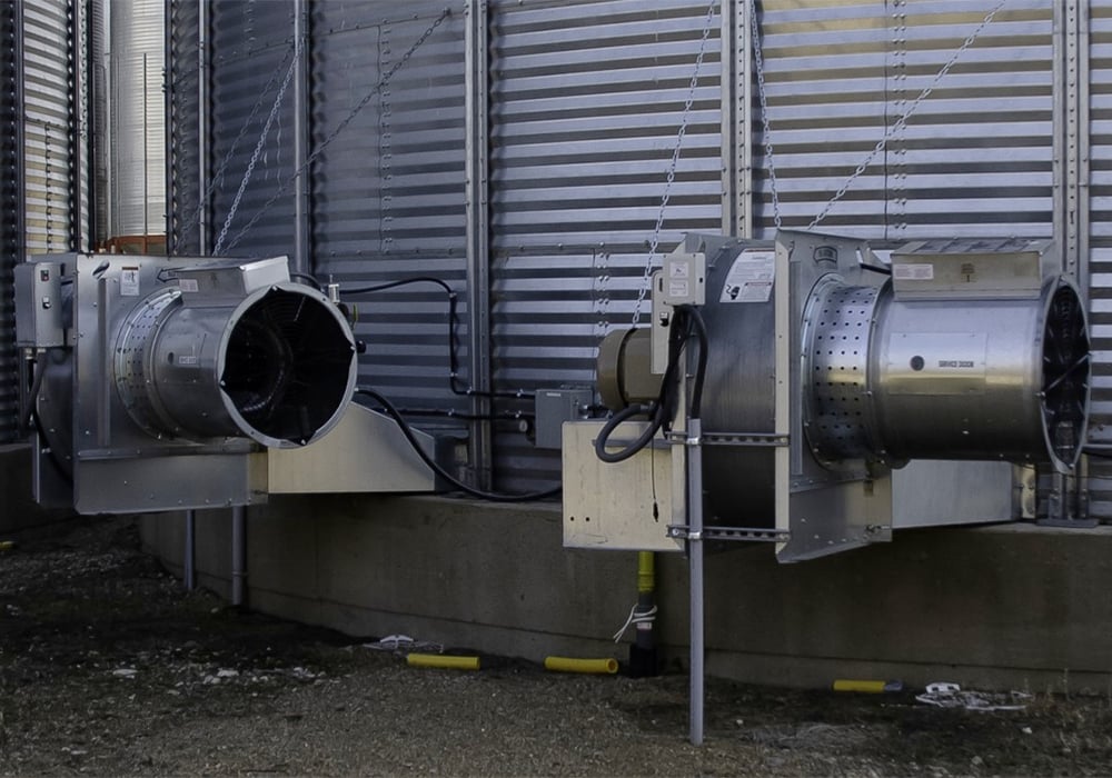 Kamsack, Sask., farmer Nolan Nykolaishen was able to store 1,000 to 1,200 tonnes of wheat at 18 percent humidity — after six days, grain at the bottom of the bin measured out at 12 percent. | Wall Grain photo
