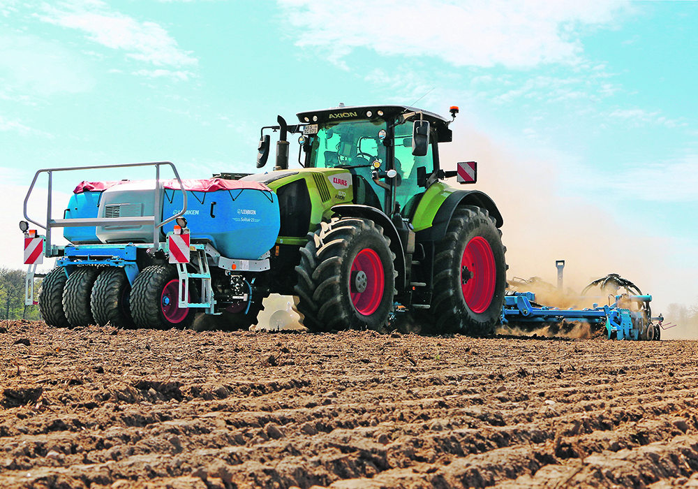 The Solitair 23 has a 1,900 liter tank, an electronic metering system with a sectional control system with four sections and can meter up to 500 kg of product per acre.  |   LEMKEN photo
