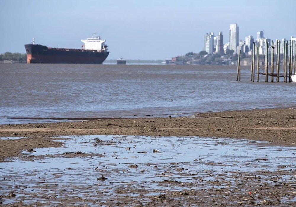 Forecasters say the La Nina climate phenomenon is likely to resurface after a spotty appearance last season, bringing additional dryness to a part of South America that has already been parched for months, threatening crops, and lowering the water level of Argentina's key grains superhighway. | Screencap via mercopress.com