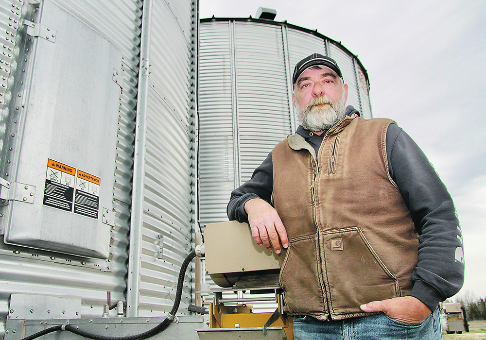Dave Shott of Arborg, Man., recently got a bill for growing oats this season. The drought and resulting short crop left many prairie producers questioning the value of production contracts for their farms.  |  Robert Arnason photo
