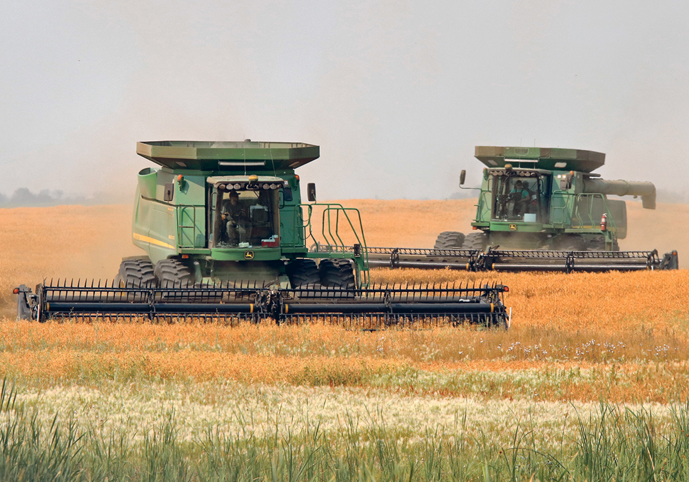 Deere's net income rose 69 percent to US$1.28 billion, or US$4.12 per share, in the quarter to Oct. 31, while analysts had expected a figure of US$3.90 per share. | File photo