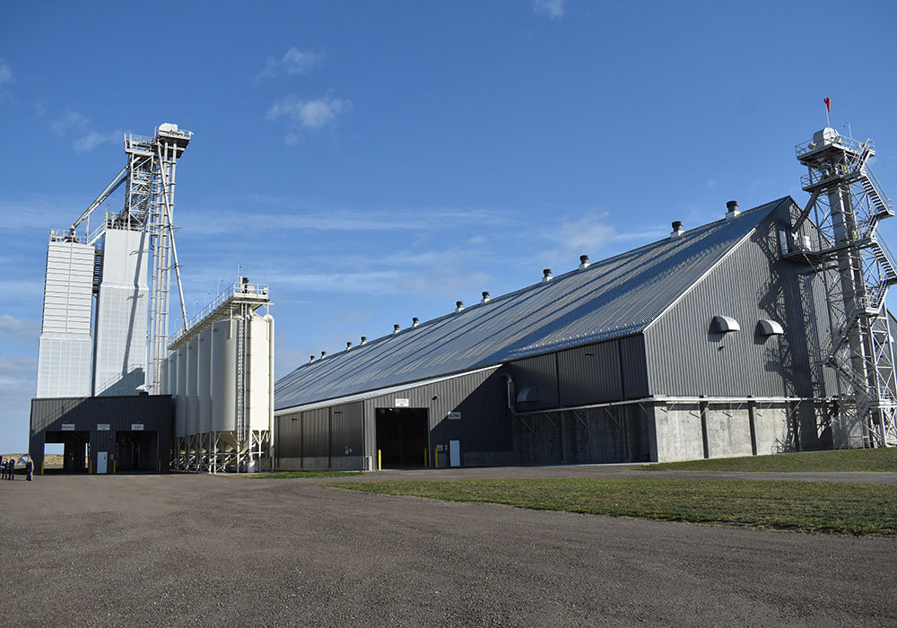 Federated Cooperatives fertilizer expansions, like this new facility that opened in 2020 near Grassy Lake, Alta., helped the co-op deliver record sales in 2021.  |  Barb Glen photo