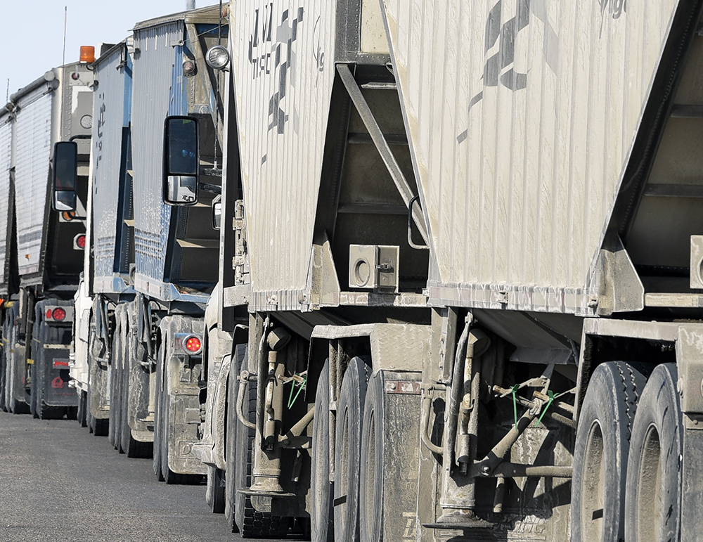 Many Canadian and American truckers might be unvaccinated and therefore banned from crossing the border after mid-January. | File photo