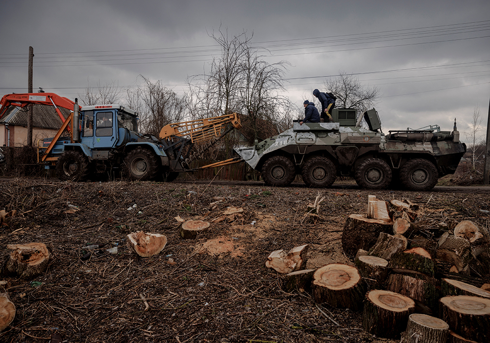 The world’s number one wheat exporter has invaded the world’s number four wheat exporter and speculation abounds over how much production and exports will be reduced. Instead of farming, villagers use this tractor to pull a captured Russian armoured vehicle outside the town of Trostyanets, Ukraine, March 30, 2022. Reuters/Thomas Peter photo