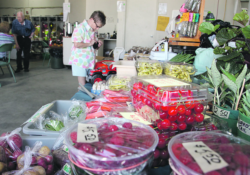 Statistics Canada said farmers, mainly those who grow fruits and vegetables, moved increasingly to direct delivery to consumers rather than selling from stands. | File photo