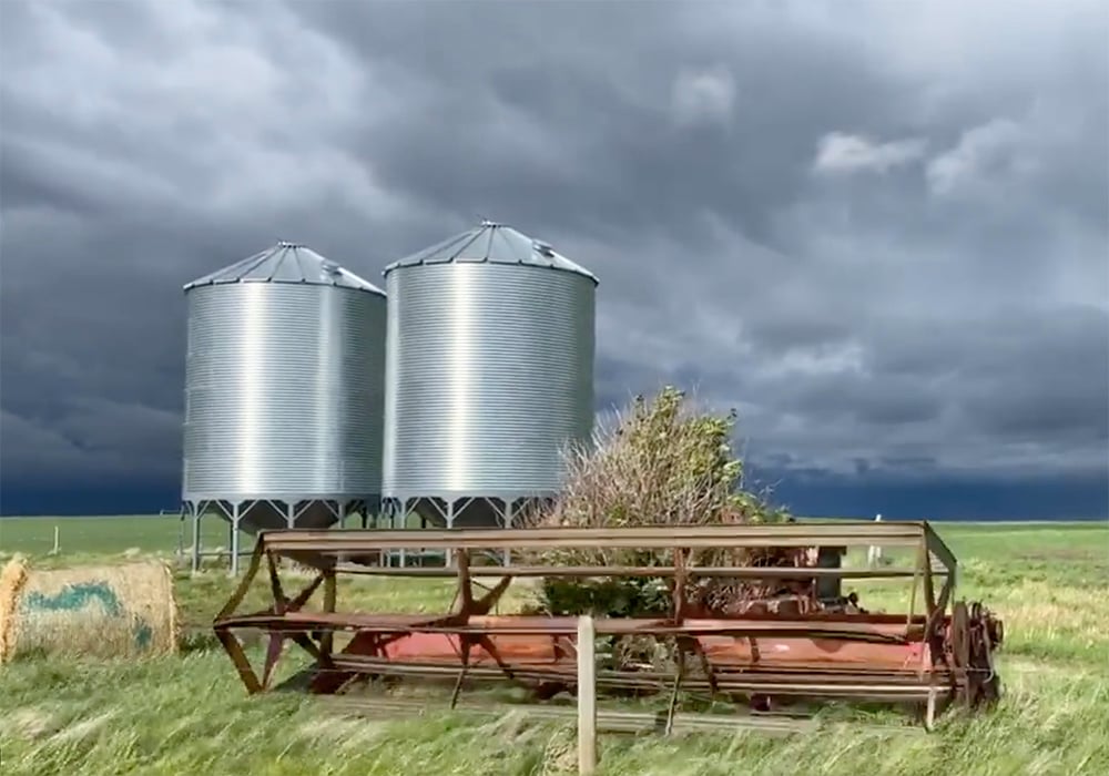 On June 8, the Municipal District of Willow Creek declared a state of agricultural disaster due to excessively dry conditions. Four days later, the region was facing a rainfall warning that could see local accumulations of up to 150 millimetres or more fall within three days. June 15 brought wind warnings with gusts to 90 km/h. | Screencap via Twitter/@CalgaryRASC