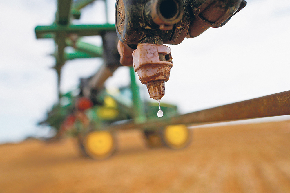 Persistent shortages of agricultural chemicals are threatening to reduce yields in the United States, and manufacturers don’t expect the supply situation to improve significantly next year.  |  Reuters/Adriano Machado photo