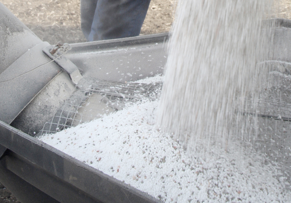 Ontario Bean Growers’ vice-chair Jamie Payton has nothing good to say about Russia’s President Vladimir Putin or his invasion of Ukraine but said the 35 percent tariffs imposed on fertilizer imports to Canada, even on purchases made before the war, has downloaded costs to producers. | File photo