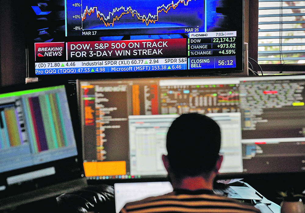 Analysts with access to the same information are coming out with widely divergent market predictions. One day you can read a headline about how canola is likely to see a big, short-term price drop and the next day you can find an analyst who says the sky is the limit for grain prices. | Reuters photo