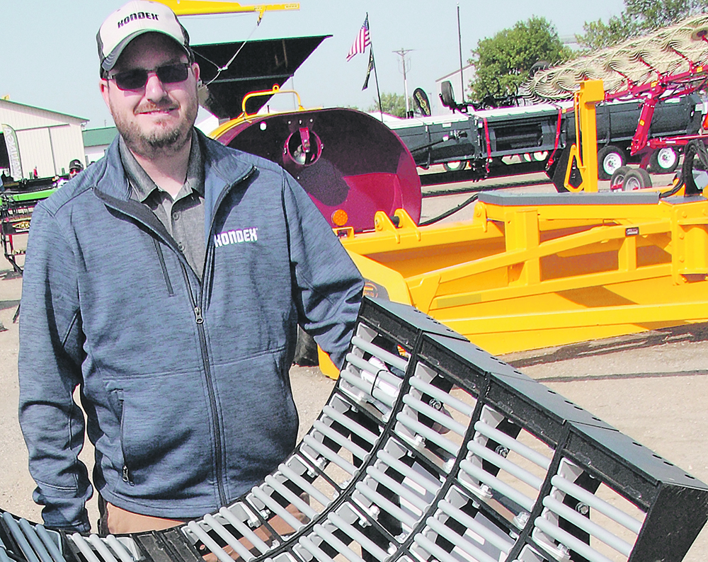 Kondex engineer Andy Theisen says producers can run two or three different inserts to tune the thresher for optimal performance. | Ron Lyseng photo