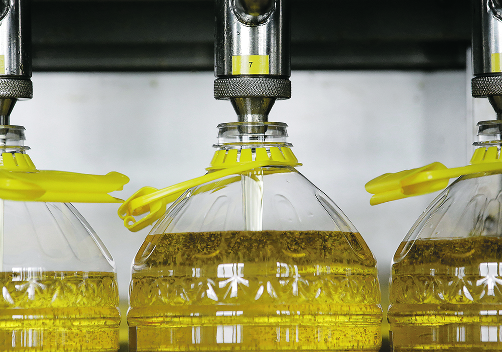 World vegetable oil prices are expected to tumble, which could pull down canola prices.  |  Reuters/Jason Lee photo