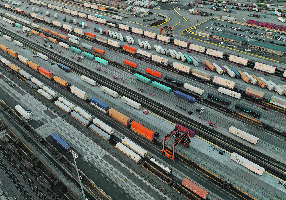 Unionized railway employees in the United States are currently voting on a new labour agreement, and two have already rejected it. The Mississippi River barge system normally becomes even more critical to the country’s economy in the event of a strike, but current water levels are near record low, keeping shippers even more on edge than usual.  |  Reuters/Bing Gua photo