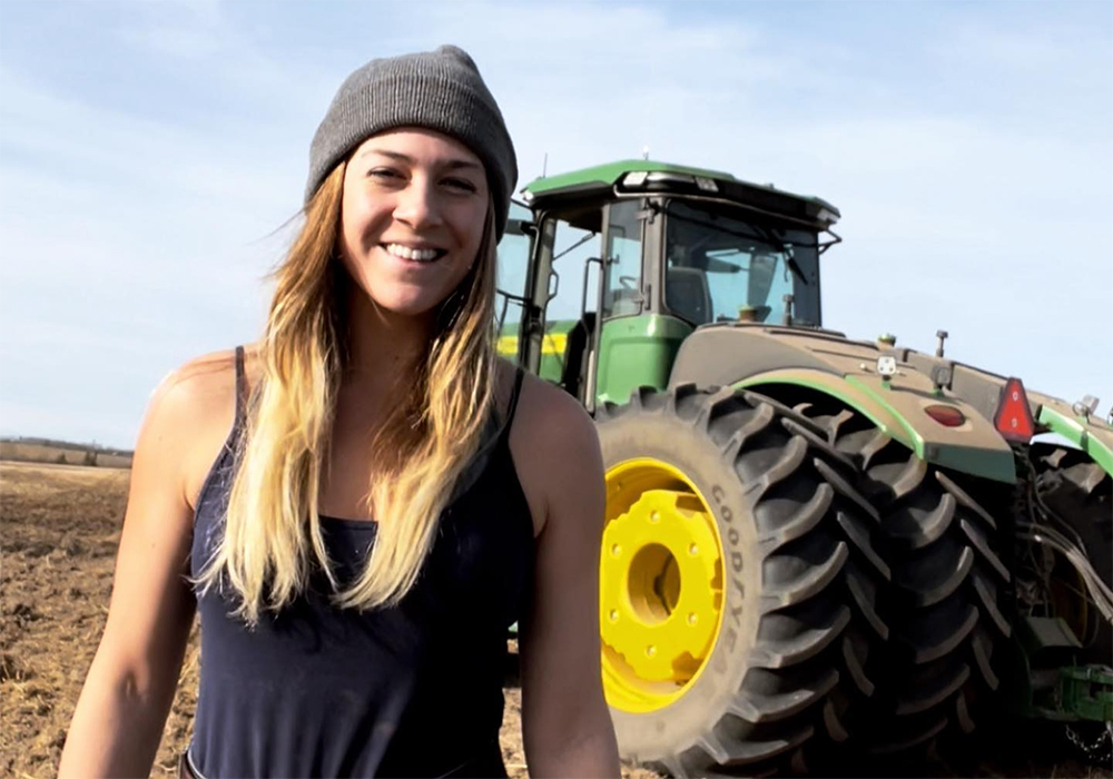 Schönhart got a job with Meinema Custom Farms in Lacombe, an experience that encouraged her to move to Canada permanently. She also discovered a knack for photography while taking pictures to send to family in Austria. | Screencap via Facebook/Elisabeth Schönhart