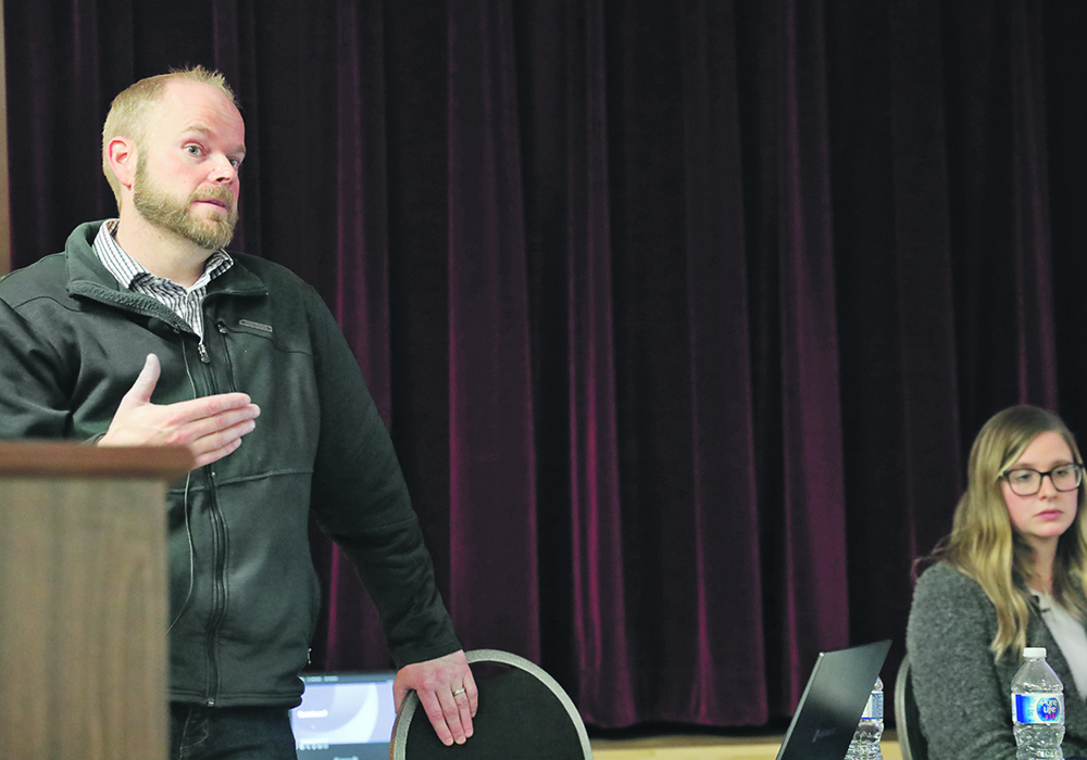 Accountants Michael Wetsch and Cassidy Bogstie talk farm planning and farm succession during a farm succession workshop in Strome, Alta., hosted by Flagstaff County.  |  Mary MacArthur photo