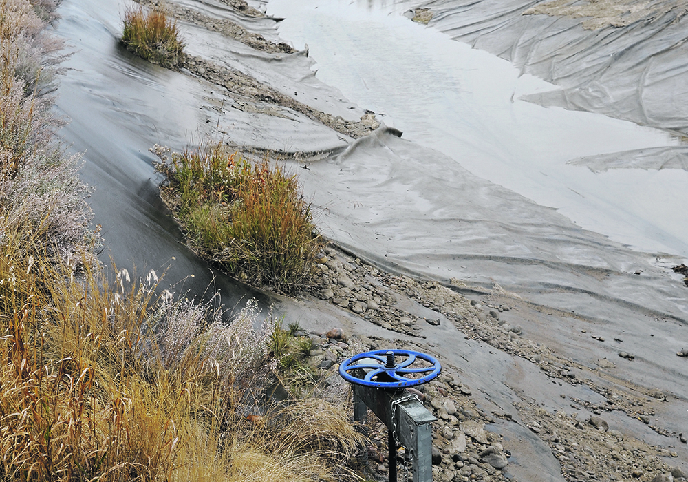A gate valve controls the flow of water to lateral canals, including the M1, and pipelines within the South Saskatchewan River Irrigation District for irrigation purposes. Major rehabilitation work was done on the M1 Canal, just north of Lake Diefenbaker. Now expansion plans will update, improve and extend the system dramatically.  |  File photo