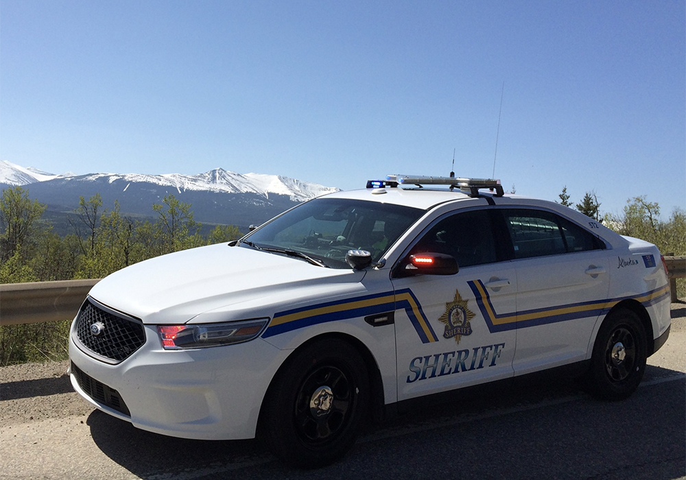 The provincial government announced $27.3 million for the Alberta Sheriffs under the recent provincial budget. The plainclothes teams are being created as part of an additional $4.3 million in funding for rural crime-fighting initiatives. | Screencap via Facebook/Alberta Sheriffs