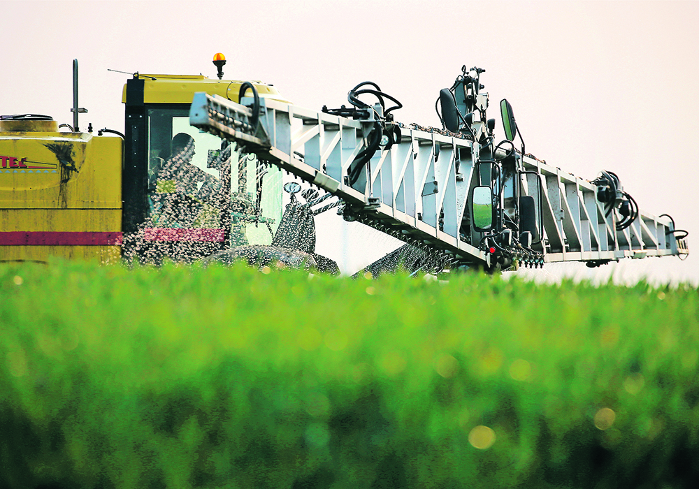 The European Union’s attempts to curb greenhouse gas emissions while cutting pesticide and fertilizer use and increasing organic production came under fire at a recent conference attended by North American and European farm leaders.  |  Reuters/Pascal Rossignol photo